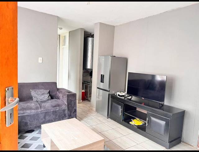 2 BEDROOM APARTMENT FOR SALE IN SUNNYSIDE